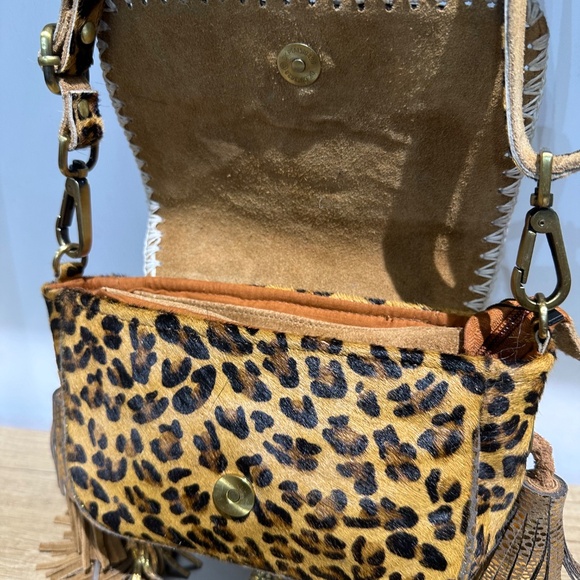 The Savannah Safari Fringe Bag - Picture 3 of 4